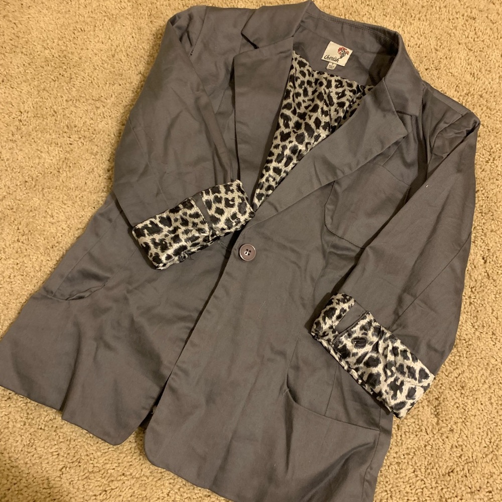 Grey blazer with cheetah print